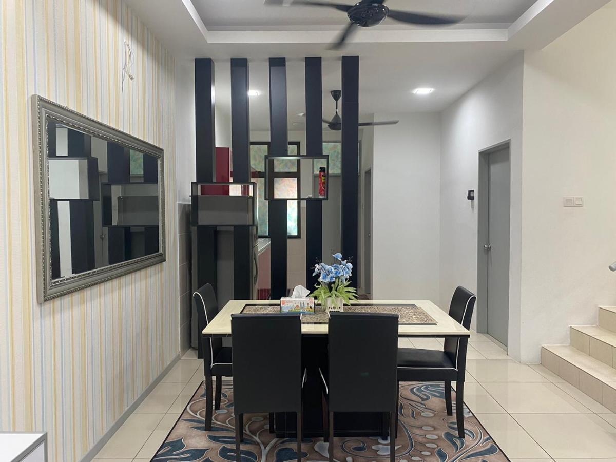 Klia Redza Homestay Kota Warisan Malay Only Sepang Extérieur photo