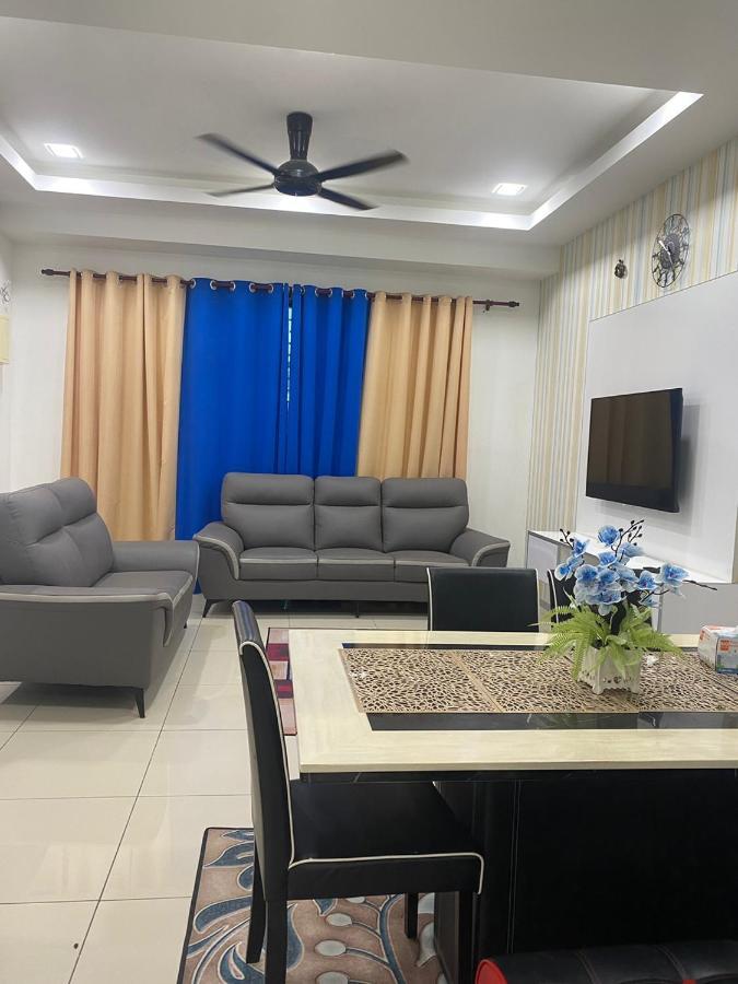 Klia Redza Homestay Kota Warisan Malay Only Sepang Extérieur photo