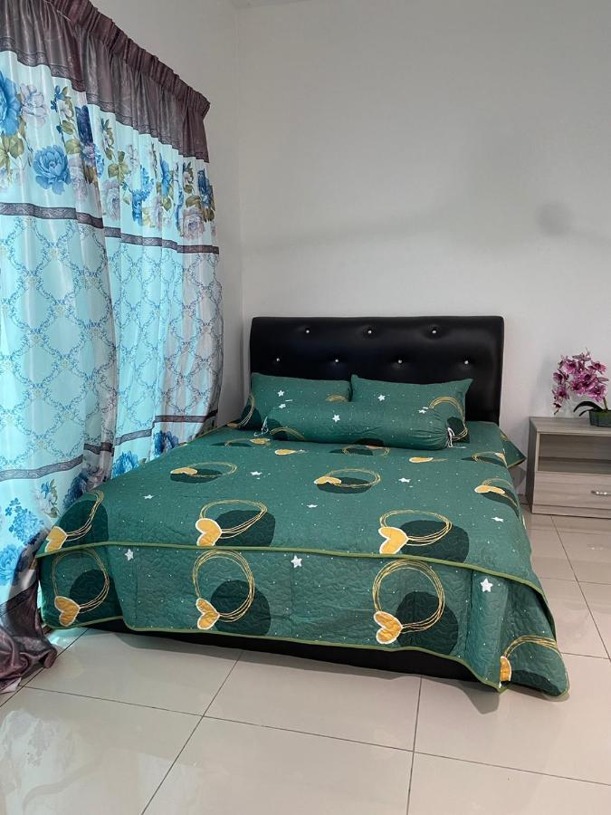Klia Redza Homestay Kota Warisan Malay Only Sepang Extérieur photo