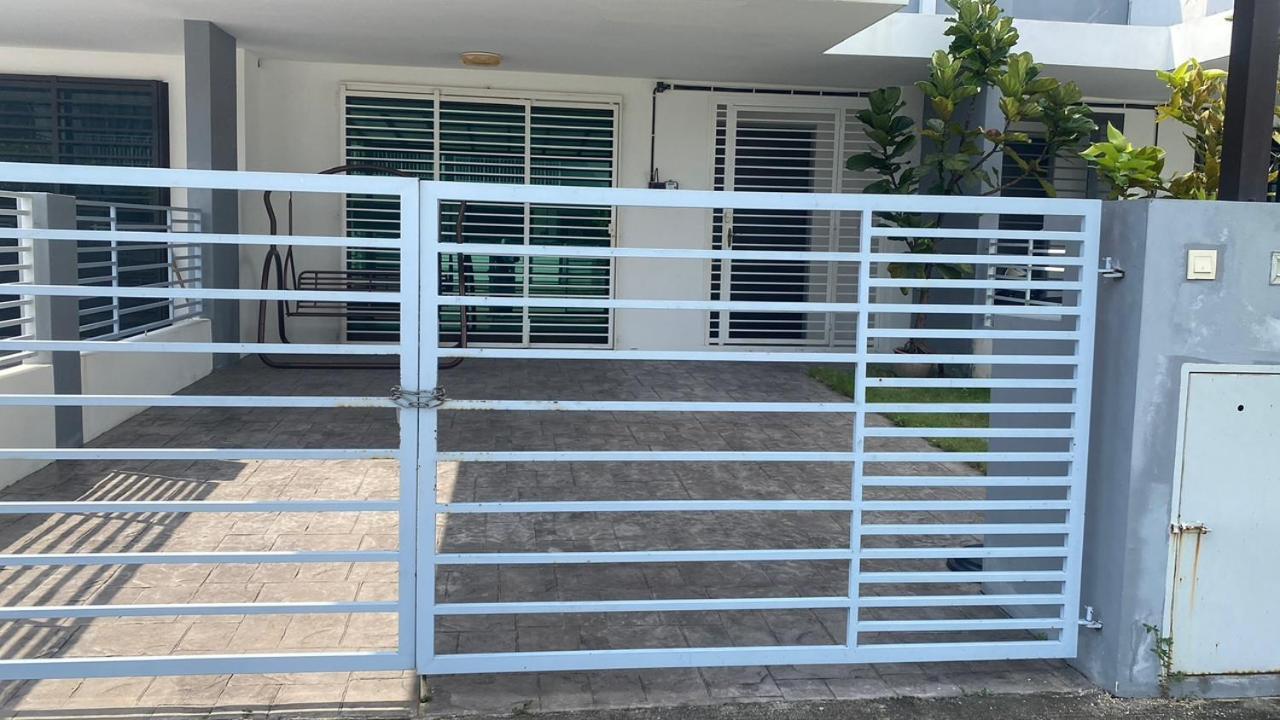 Klia Redza Homestay Kota Warisan Malay Only Sepang Extérieur photo